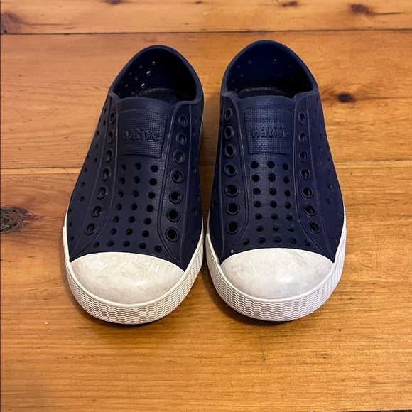 NATIVE Jefferson Sugarlite Slip On Shoes Navy White Unisex Size 9 - Picture 3 of 7